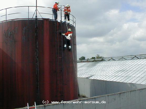  Abseil�bung vom �ltank bei Richter-Blumen in Morsum