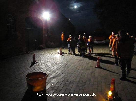 Das Gummistiefel-Zielwerfen.