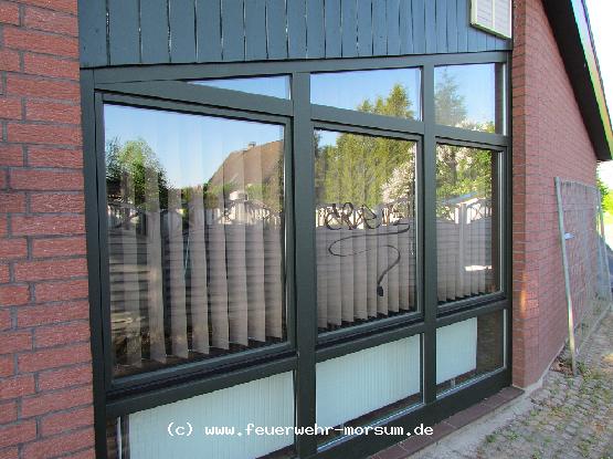 Das beschmierte Fenster zum Mannschaftsraum.